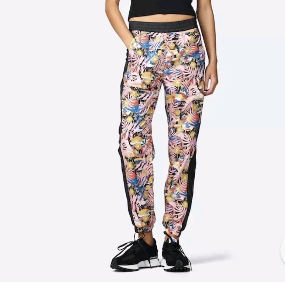 The North Face Woman's  Top & Pants  Windbreaker Set Size M. - Picture 9 of 13